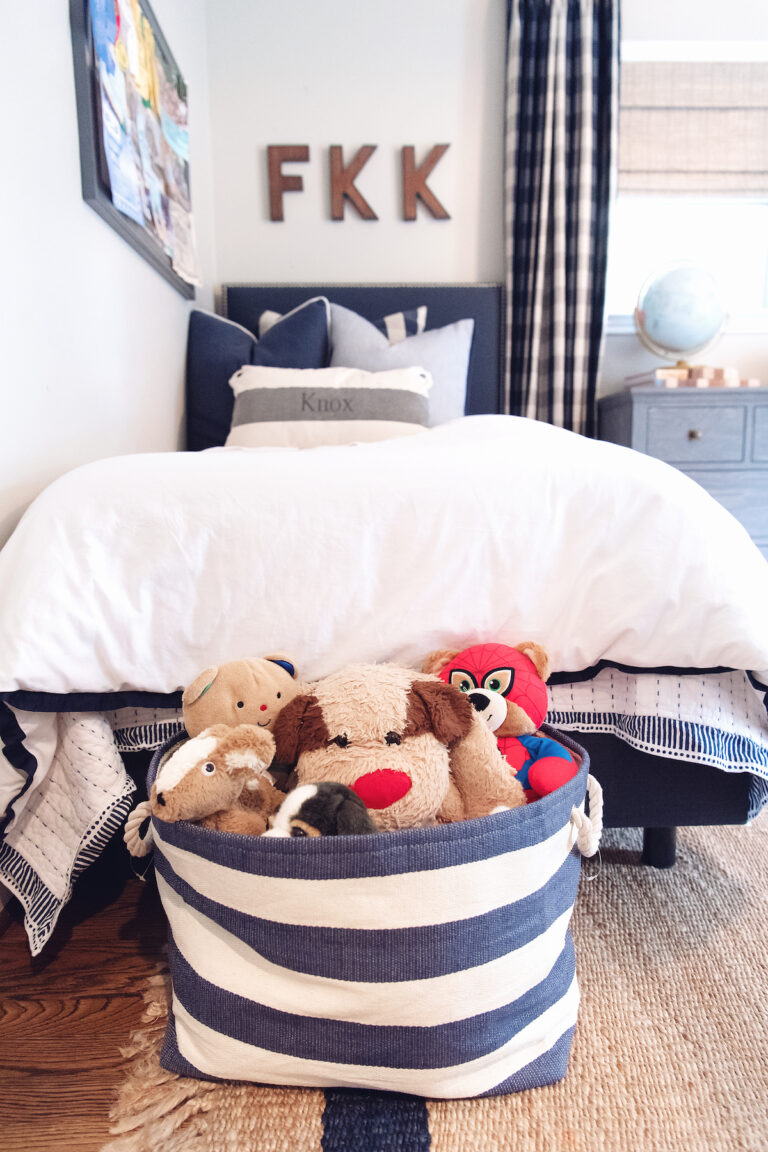 To a peek inside the home of Caroline of House of Harper. Caroline shares an update to her boys bedroom